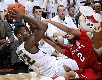 Michigan State's Branden Dawson, who finishes with 12 points and 6 boards, looks to pass the ball. (AP)
