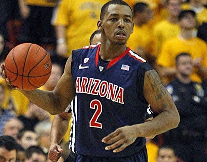 Mark Lyons, possibly the Pac-12's top point guard, scores 24 points in Arizona's win over Arizona State. (US Presswire)