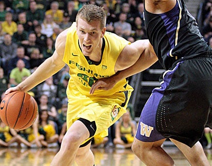 E.J. Singler scores 18 points for Oregon, but he also turns the ball over seven times against Washington. (US Presswire)