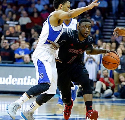 Cashmere Wright battles his way to 17 points, hitting all seven of his free throws, as the Bearcats hold off Seton Hall. (US Presswire)
