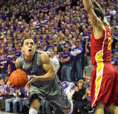 Angel Rodriguez chips in with 20 points for Kansas State, which now sits alone atop the Big 12.  (US Presswire)