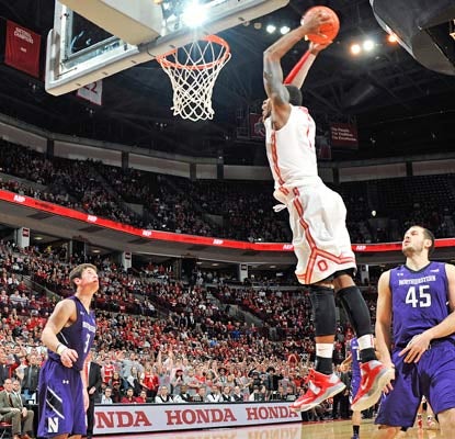 Deshaun Thomas nets 22 points as the Buckeyes notch their 32nd straight home win against Northwestern.  (Getty Images)