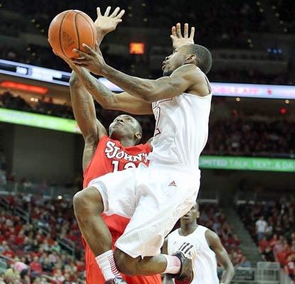 Russ Smith drills St. John's for 21 points in the second half -- 12 in a three-minute stretch -- to power Louisville.  (Getty Images)