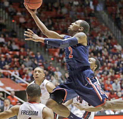 Mark Lyons provides a game-high 18 points and also leads the Wildcats in assists with five. (AP)