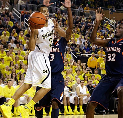 The Wolverines' leading scorer comes up big again, scoring a game-high 26 points as Michigan pulls away from Illinois. (AP)