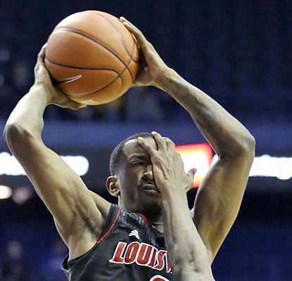 Russ Smith won't be denied. The Cardinals' guard scores 17 points and also finishes with five assists and four boards. (AP)