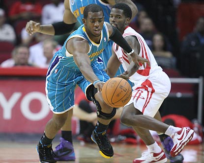 Chris Paul not only flirts with a triple-double, he victimizes Aaron Brooks for one of his four steals.  (US Presswire)