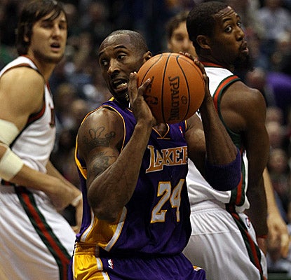 Kobe Bryant turns it on for 31 points in Milwaukee. (Getty Images)