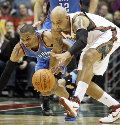 Russell Westbrook (left) and Drew Gooden battle for a loose ball during the first half. (AP)