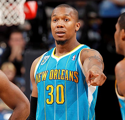 David West's jump shots down the stretch help the Hornets avoid a loss in Sacramento. (Getty Images)
