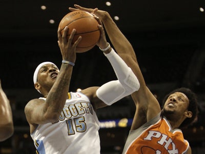 Coming off one of the worst shooting performances of his career, Carmelo Anthony responds with a 28-point effort.  (AP)