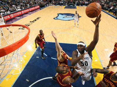 Zach Randolph posts a game-high 29 points and 13 boards while handing Cleveland their 23rd consecutive loss.  (Getty Images)