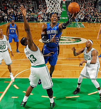 Dwight Howard leads all scorers with 28 points, but the Magic come up short.  (Getty Images)