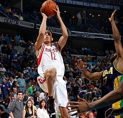 Houston's Kevin Martin puts up the fadeaway jumper as the Rockets steal a win in New Orleans. (Getty Images)
