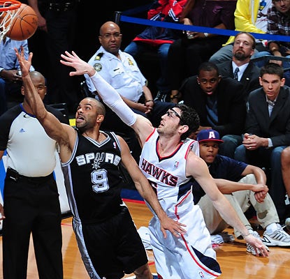 Tony Parker, who beats Kirk Hinrich to the basket, finishes with a game-high 26 points. (Getty Images)