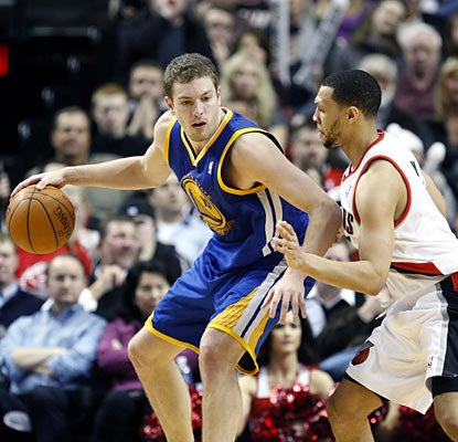 David Lee torches the Blazers with 29 points and a season-best 20 rebounds in the Warriors' 21-point victory. (AP)