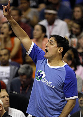 Mark Cuban said giving internet reporters locker-room access is akin to supplying a heroin junkie with a needle. (AP)