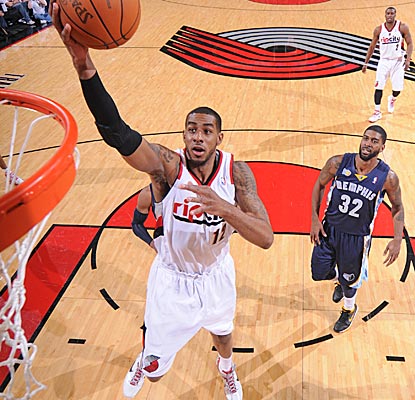 LaMarcus Aldridge's 22 points and 11 boards help the Blazers to their third straight win. (Getty Images)