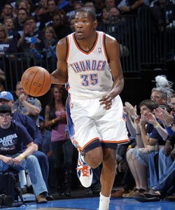 Kevin Durant scores 16 of his 41 points in the fourth quarter. (US Presswire)