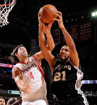 Tim Duncan struggles, going one for eight for only four points. (Getty Images)