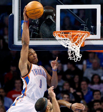 Russell Westbrook leads the Thunder with 18 points before getting extended rest with the Thunder up big. (AP)