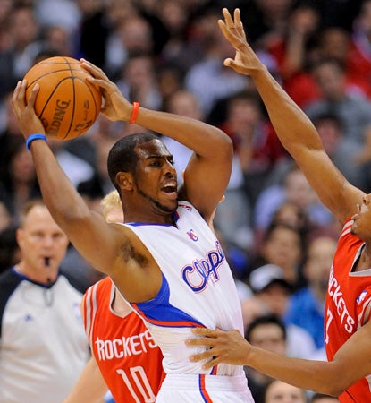 Chris 'CP3' Paul scores 20 points, adds 10 assists, and extends his steals streak to 14. (AP)