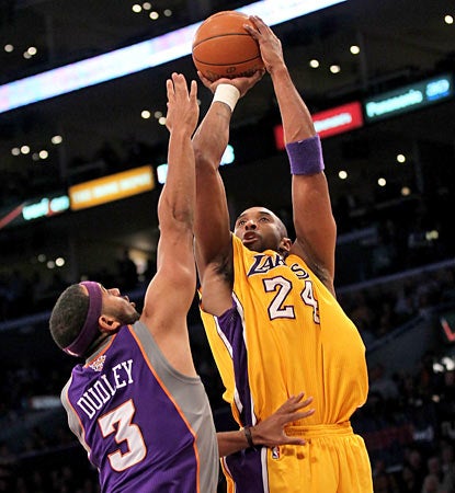 Can't touch this: The Lakers lean on Kobe Bryant, who produces 48 points -- his fifth consecutive game with 25 or more.  (Getty Images)