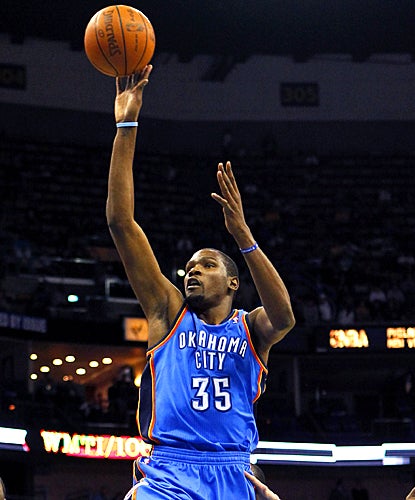 Kevin Durant drives the Thunder to victory, scoring 29 points and 10 rebounds against the Hornets. (AP)