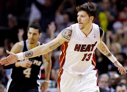 Mike Miller makes his season debut and goes off from downtown, going 6 for 6 from beyond the arc. (AP)