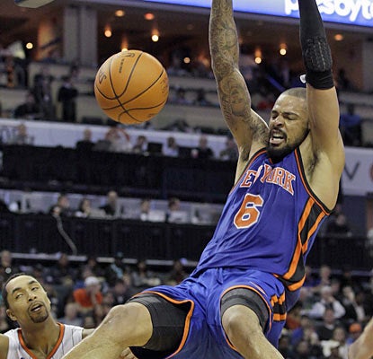 Tyson Chandler makes his presence felt as he drops 20 points along with 17 rebounds to help the Knicks end a six-game skid. (AP)