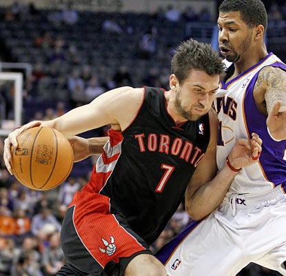 Back in action, Andrea Bargnani pushes ahead for 36 points to help the Raptors end an eight-game losing skid. (AP)