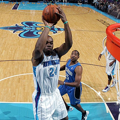 Carl Landry scores 17 points against the Magic as the Hornets snap a nine-game losing streak. (Getty Images)