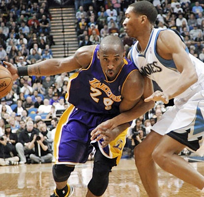 Kobe Bryant (35 points, 14 rebounds) and the Lakers get back on track to avoid their first five-game road skid since 2007. (AP)