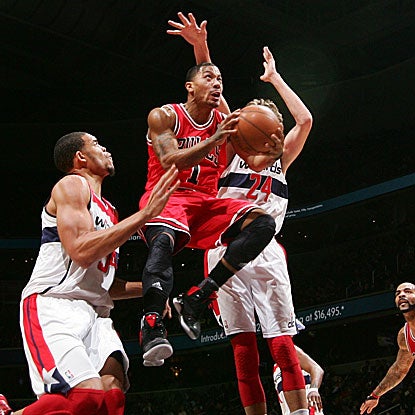 Derrick Rose records game-highs in both points (35) and assists (8) for the Bulls.  (Getty Images)