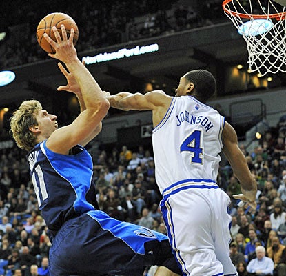 Dirk Nowitzki scores his season-best 33 points for Dallas, including 4 of 7 from 3-point range. (AP)