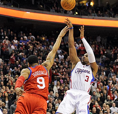Chris Paul saves an ugly final possession by hitting the game-winning jumper.  (Getty Images)