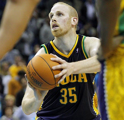 Chris Kaman steps up for the Hornets in just his seventh start of the season and finishes with 27 points and 13 rebounds. (AP)