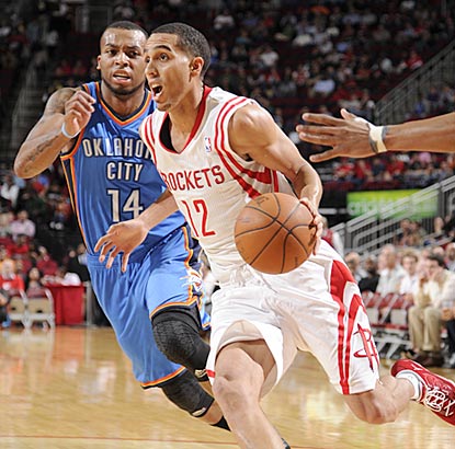 After a rough road trip, Kevin Martin (12) bounces back with 32 points -- which is 32 more than he scored in his previous game. (Getty Images)