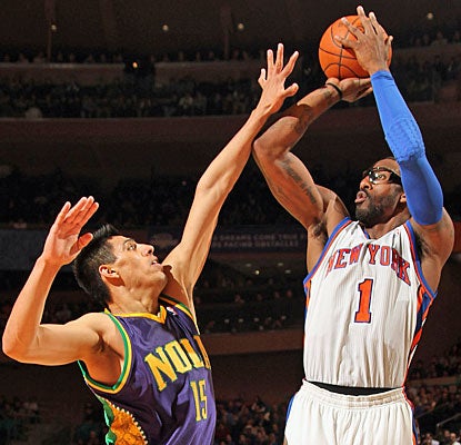 Amar'e Stoudemire matches Jeremy Lin with 26 points apiece in a losing effort to the Hornets. (Getty Images)