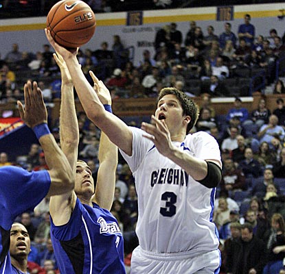 Doug McDermott shakes off a rough start to finish with 26 points, leading Creighton into the Missouri Valley semis.  (AP)