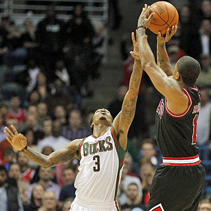Derrick Rose shoots over the Bucks' Brandon Jennings, connecting for the game-winning shot at the buzzer. (AP)
