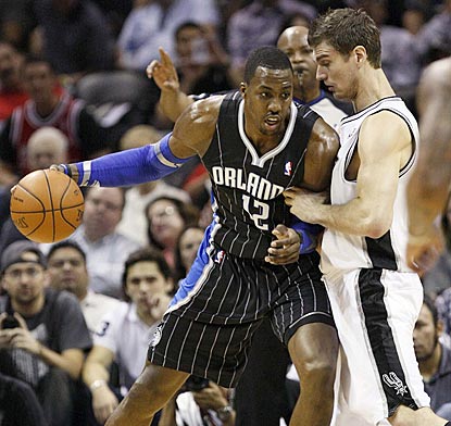 Dwight Howard posts up against Tiago Splitter during the first half of what might be his final game in a Magic uniform.  (US Presswire)