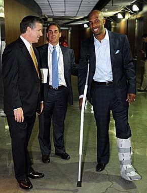 Chauncey Billups pays the Clippers a visit to Staples Center for the first time since tearing his Achilles. (Getty Images)