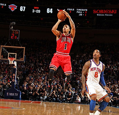 Derrick Rose plays 39 minutes in his return from a 12-game absence, scoring a team-high 29 points in the Bulls' loss in N.Y. (Getty Images)