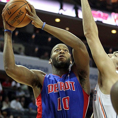 Greg Monroe shoots 11-for-14 from the field, finishing with 25 points and also collecting 11 rebounds. (US Presswire)