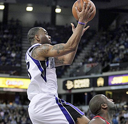 Marcus Thornton caps a Kings rally by hitting the game-winning jumper with 3.4 seconds left.  (US Presswire)