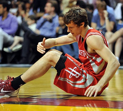 Goran Dragic and the Rockets fall flat in the final quarter and watch any shot of a postseason berth slip away. (US Presswire)
