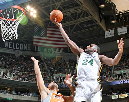 Paul Milsap helps the Jazz return to the playoffs by scoring 26 points with 15 rebounds against the Suns. (Getty Images)