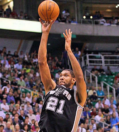 Tim Duncan fires a shot as he scores 11 points in the Spurs' series-clinching win against the Jazz. (AP)