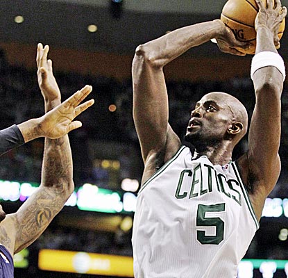 Kevin Garnett is huge for the Celtics, scoring 28 points -- including a clutch jumper late in the fourth quarter.  (AP)